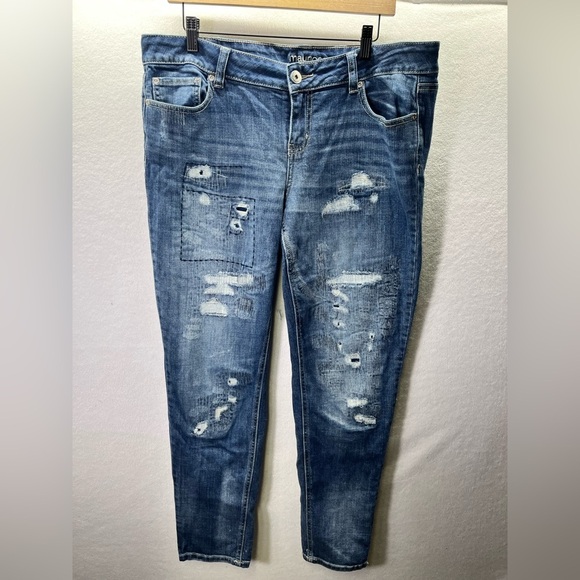 Maurices Distressed Relaxed Fit Jeans Womens 13/14 Plus Size Cute Stretch 2237 - Picture 1 of 9